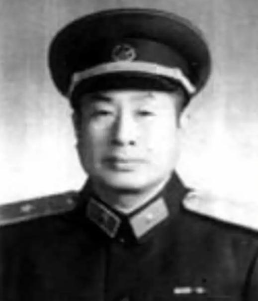 1951年，朝鲜战场上到处是战火。志愿军50军447团2营的副连长程成刚，在光教