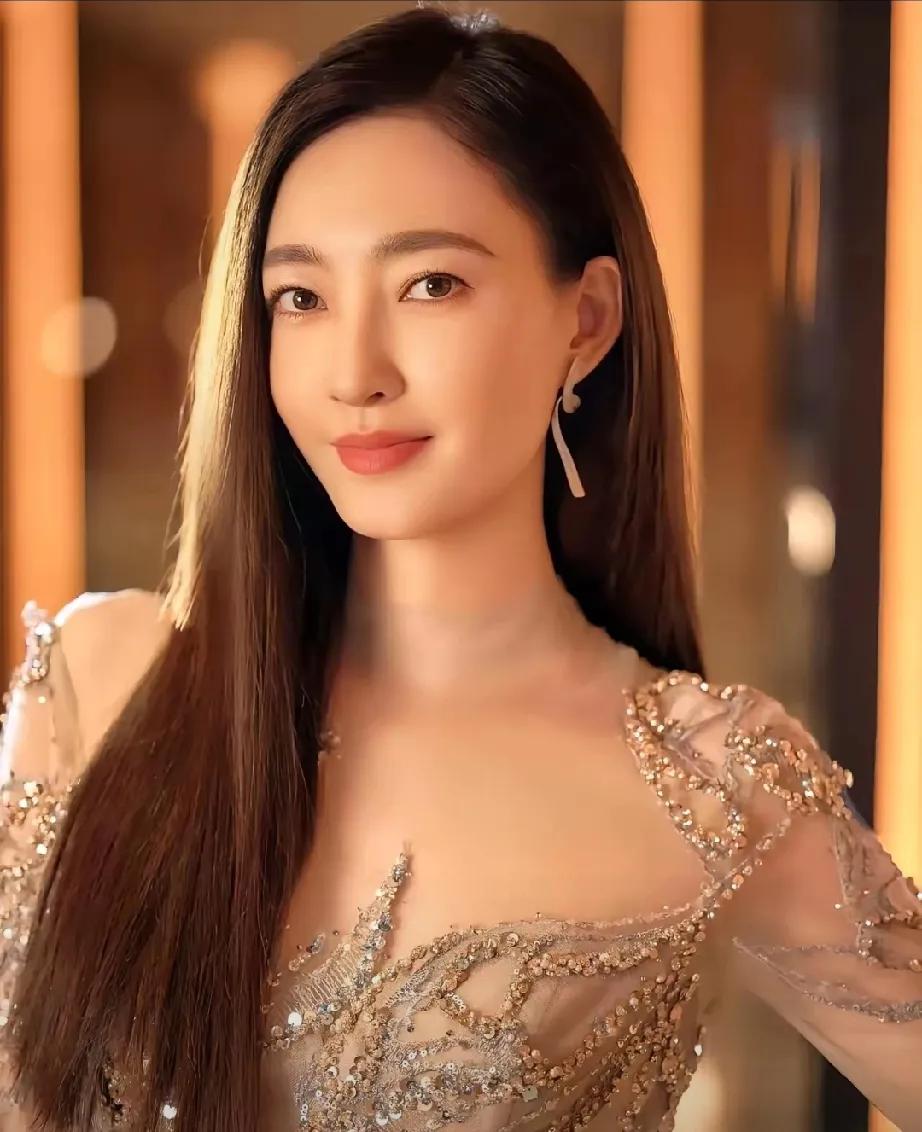 家人们，终于搞懂王丽坤拍短剧的真相啦！不是年纪大、演技退步，而是长剧女主资源锐减