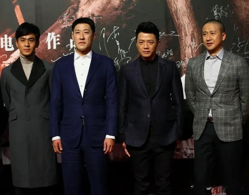 认出来了于震和张国强，那两位很少看到过，是演员不？