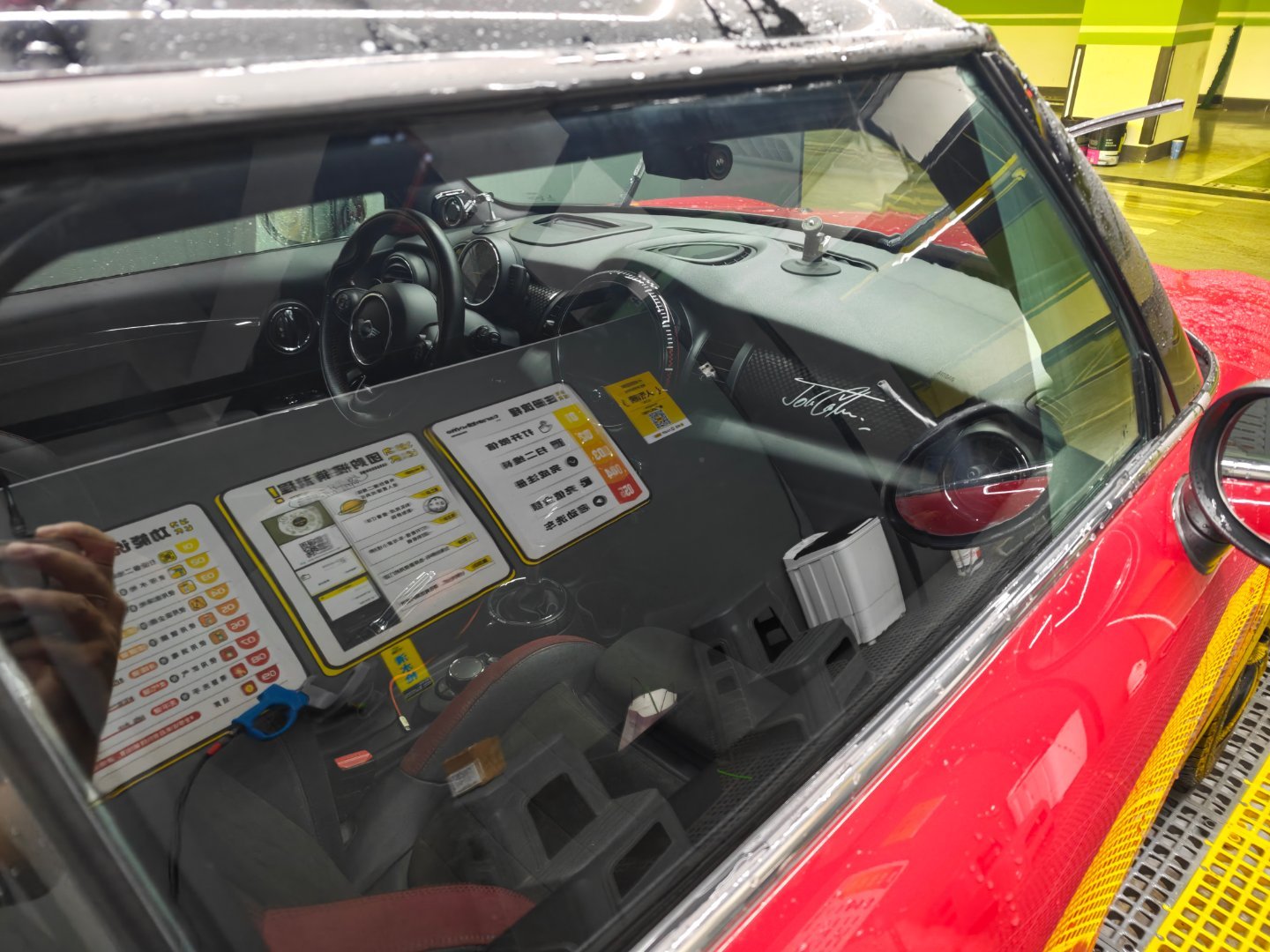 研究了一下车除油，最后买了氧化铈，搞定之后是这个效果。 