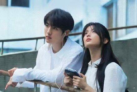 今天是太阳雨柠萌发布会推介杨超越董思成CP感真的有点子强杨超越董思成今天是太阳雨