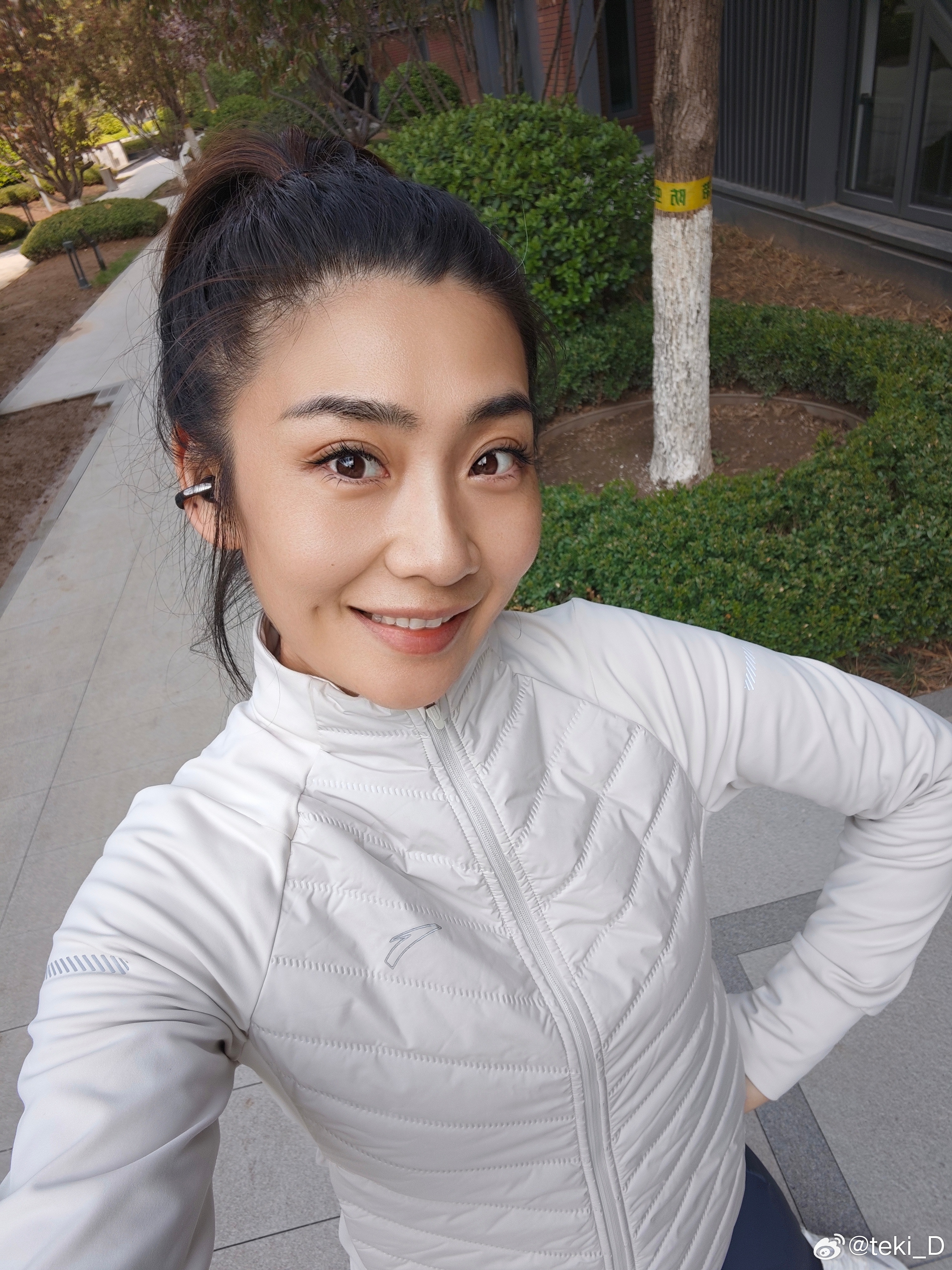 早，又要准备开启一周出差之旅了，先跑个步。今天穿了最近风头正劲的马赫6Pro。应