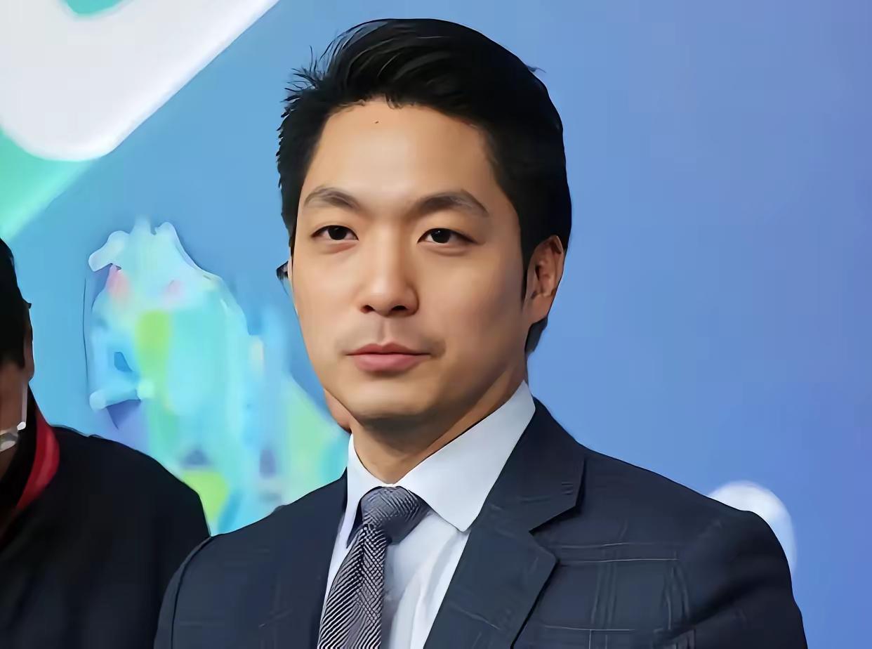 国民党籍台北市长蒋万安，近日呼吁大陆多进口台农产品，而媒体人陈挥文对此的一顿痛批