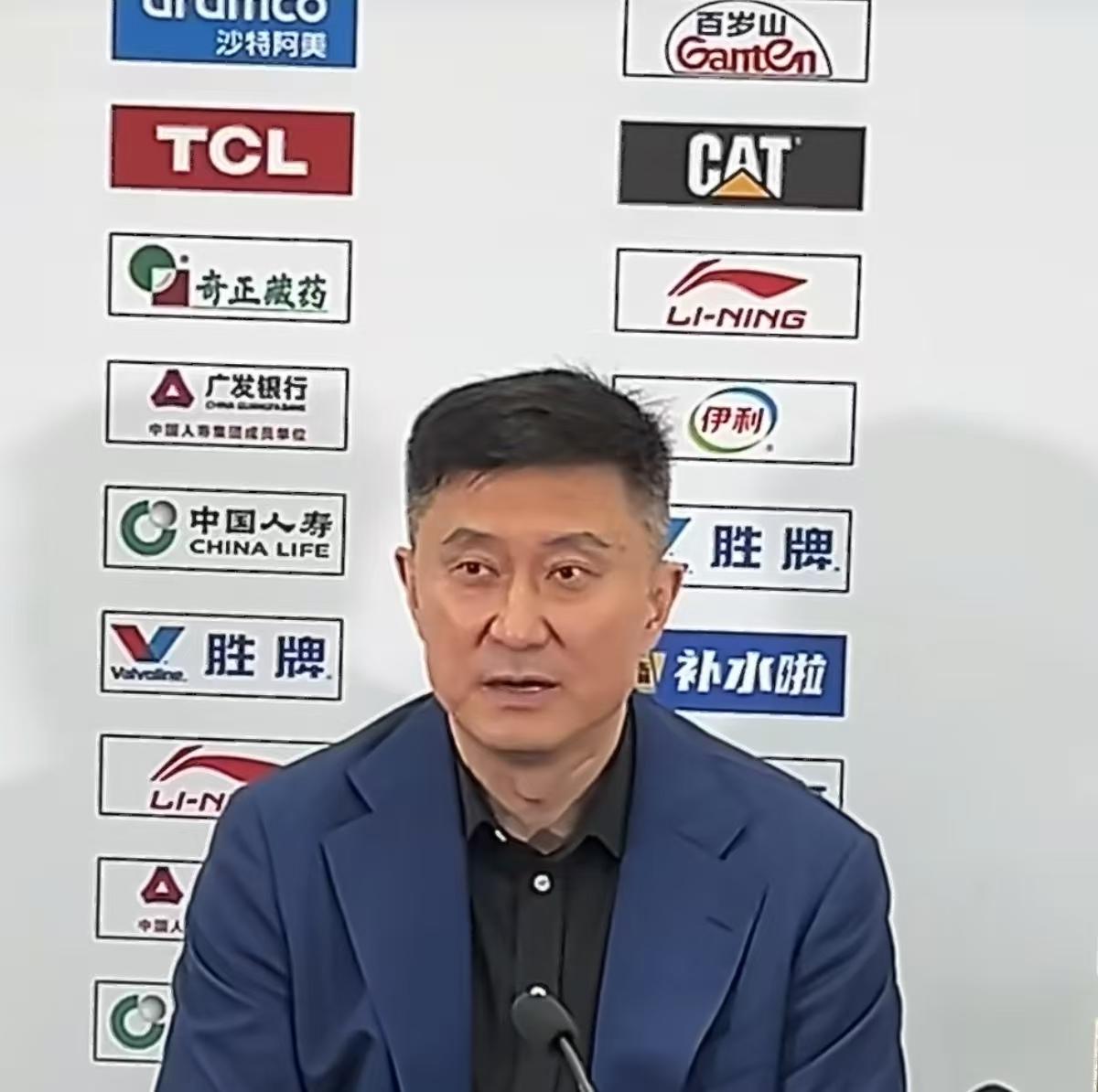 广东遭北京2-1淘汰，没想到赛后杜锋这么说，球迷都笑了！

今晚的CBA季后赛1