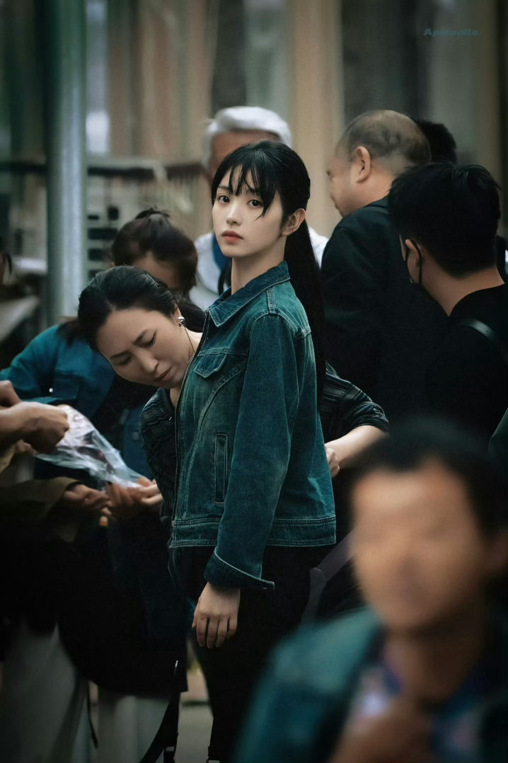 王骁田曦薇新剧定档当锦鲤神探遇上飒爽警花，三江口蠢贼团集体智商掉线！田曦薇化身李