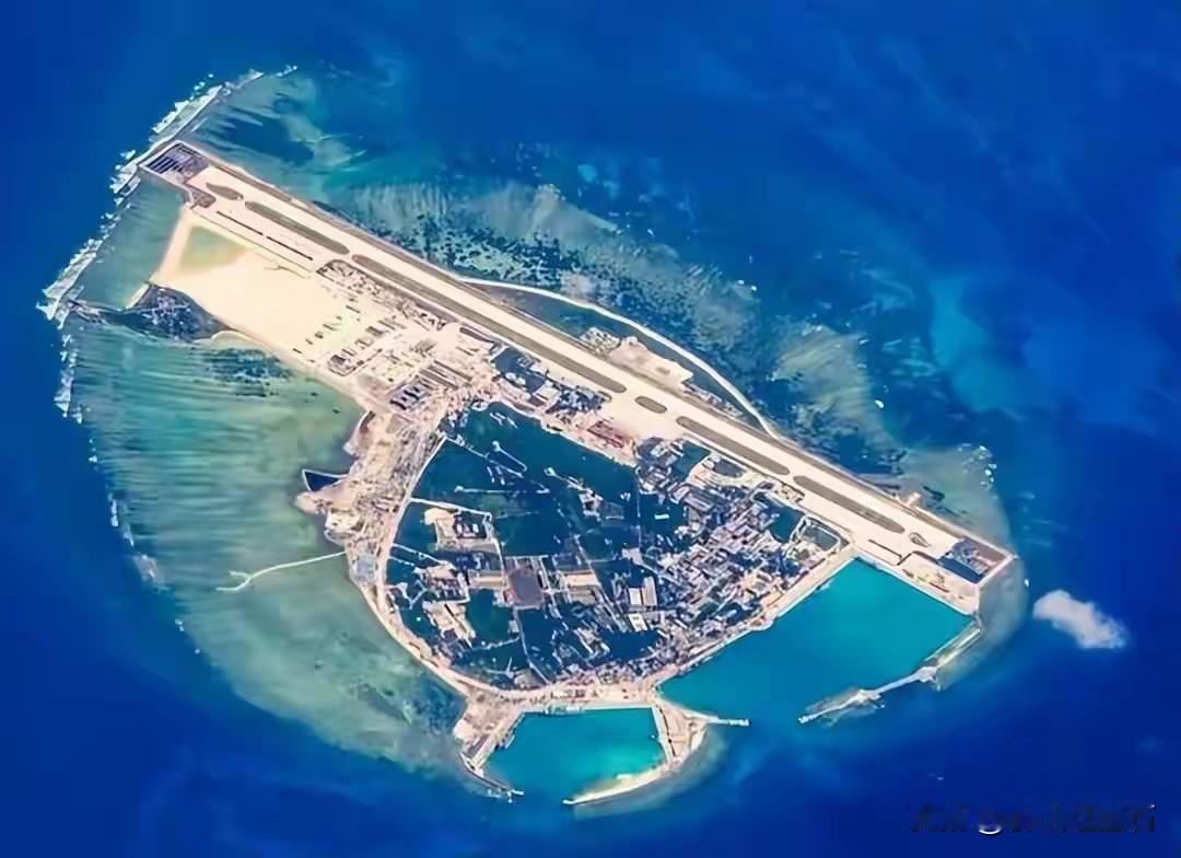 最近永兴岛变化惊人，面积暴涨50%，歼 - 16战机还强势入驻，南海战略升级势在