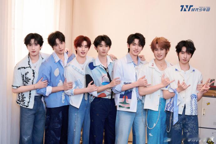 时代少年团跨年演唱会造型救命！看湖南卫视跨年的人也太幸福了，弟弟们今晚的造型直接