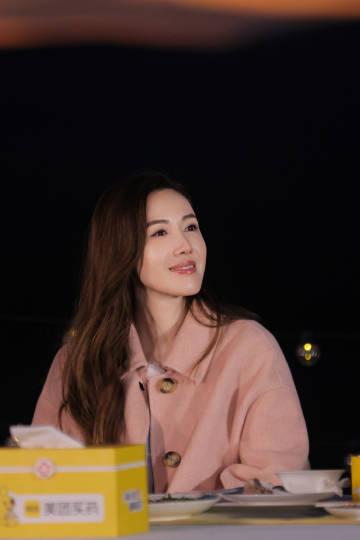 郭柯宇对李施嬅说了大实话！她说李施嬅幸亏没和车崇健结婚，被那样一个傻 瓜爱上也是