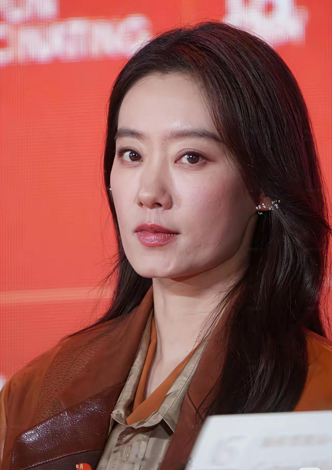 张小斐估计要害怕了不因为别的，就因为《功夫女足》这部电影，因为这是她第一次和星爷