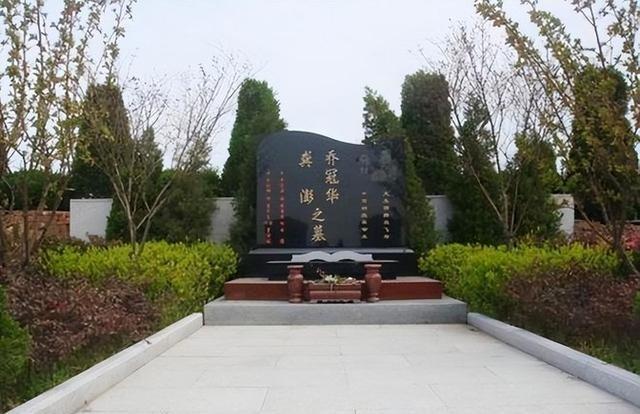 1985年的那个寒冬，章含之满怀期待地来到丈夫魂牵梦绕的故土盐城，等待她的不是热