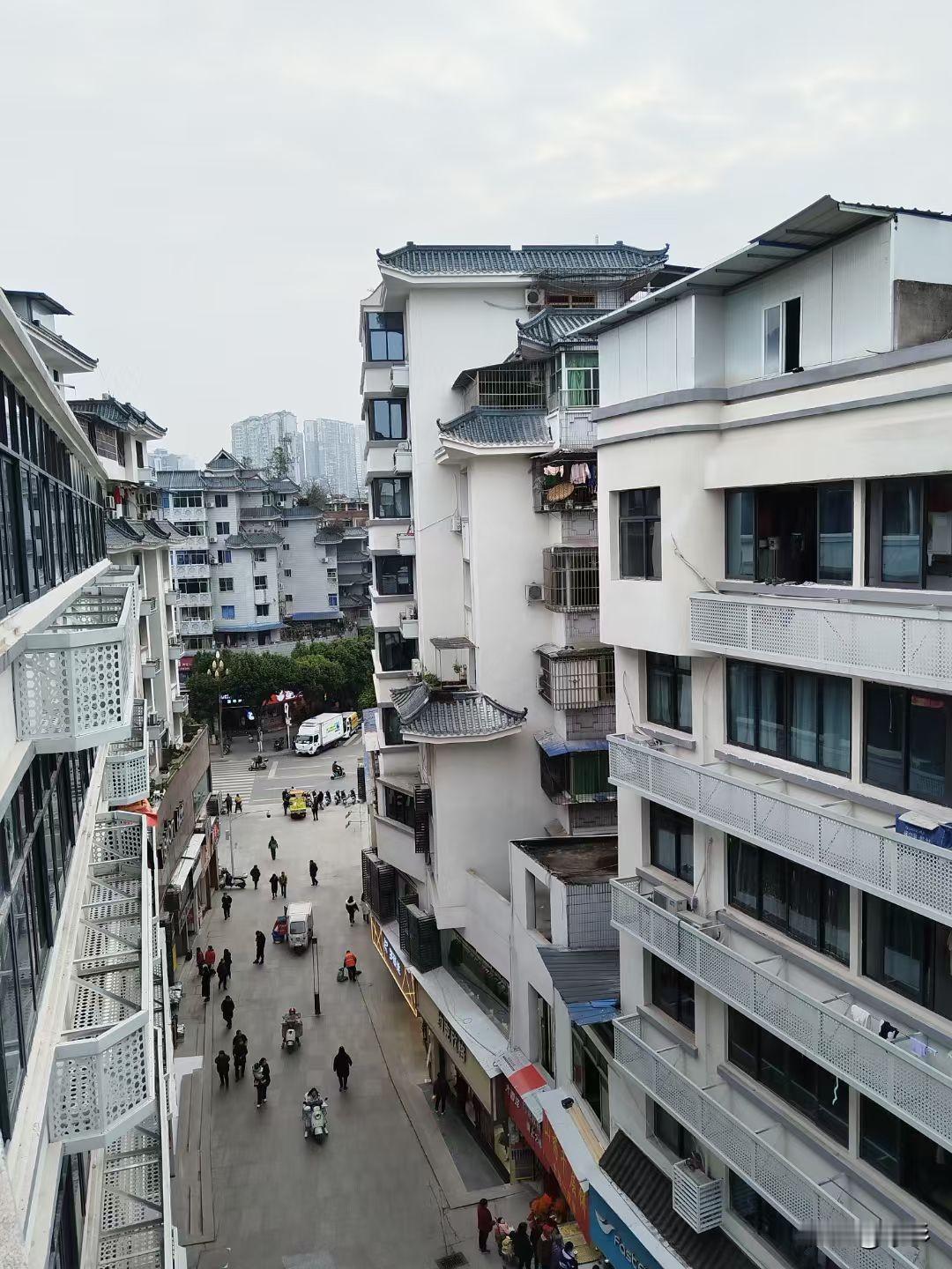 有人对素老三老师的“一句一段”式的写作风格提出质疑，其实这是自己的无知。

须知