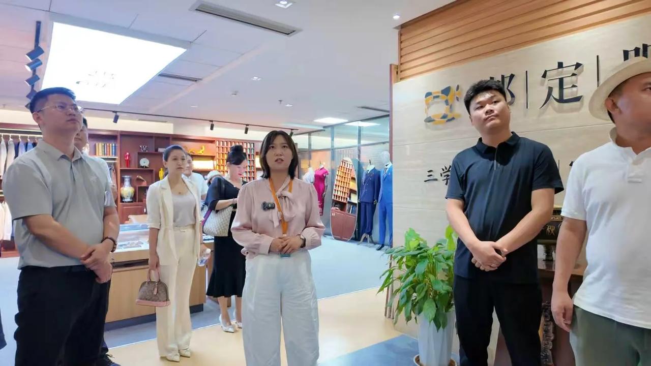 “遇见秘书长”西安20多家商会协会校友会干事的：秘书长和一个蹭热闹的老刘在西安靖