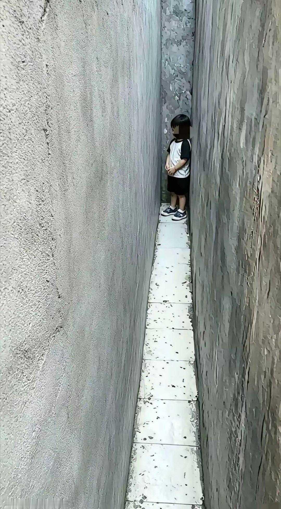 生气就躲里面去了，怎么都不出来