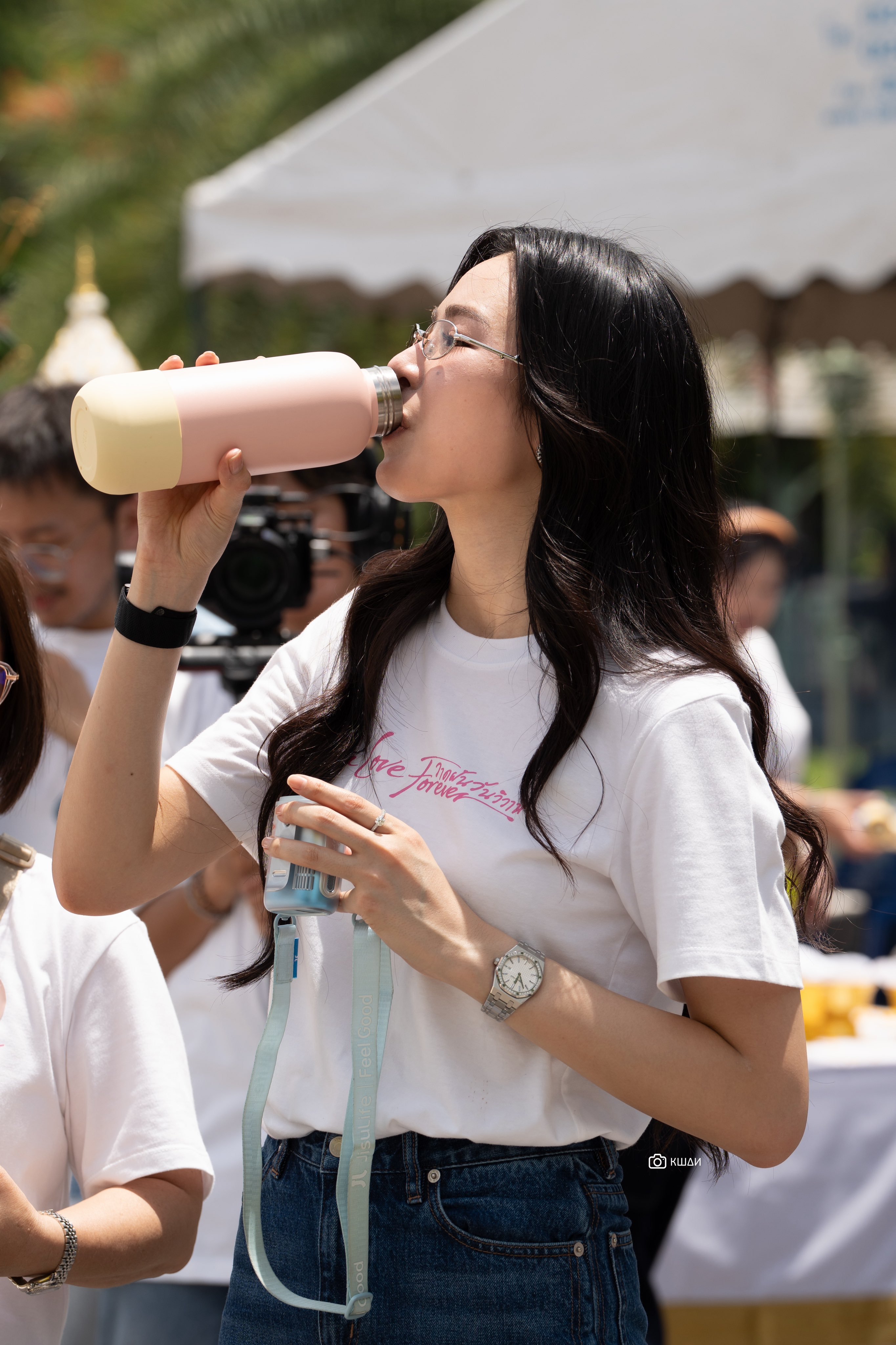 喝个水都这么有张力 