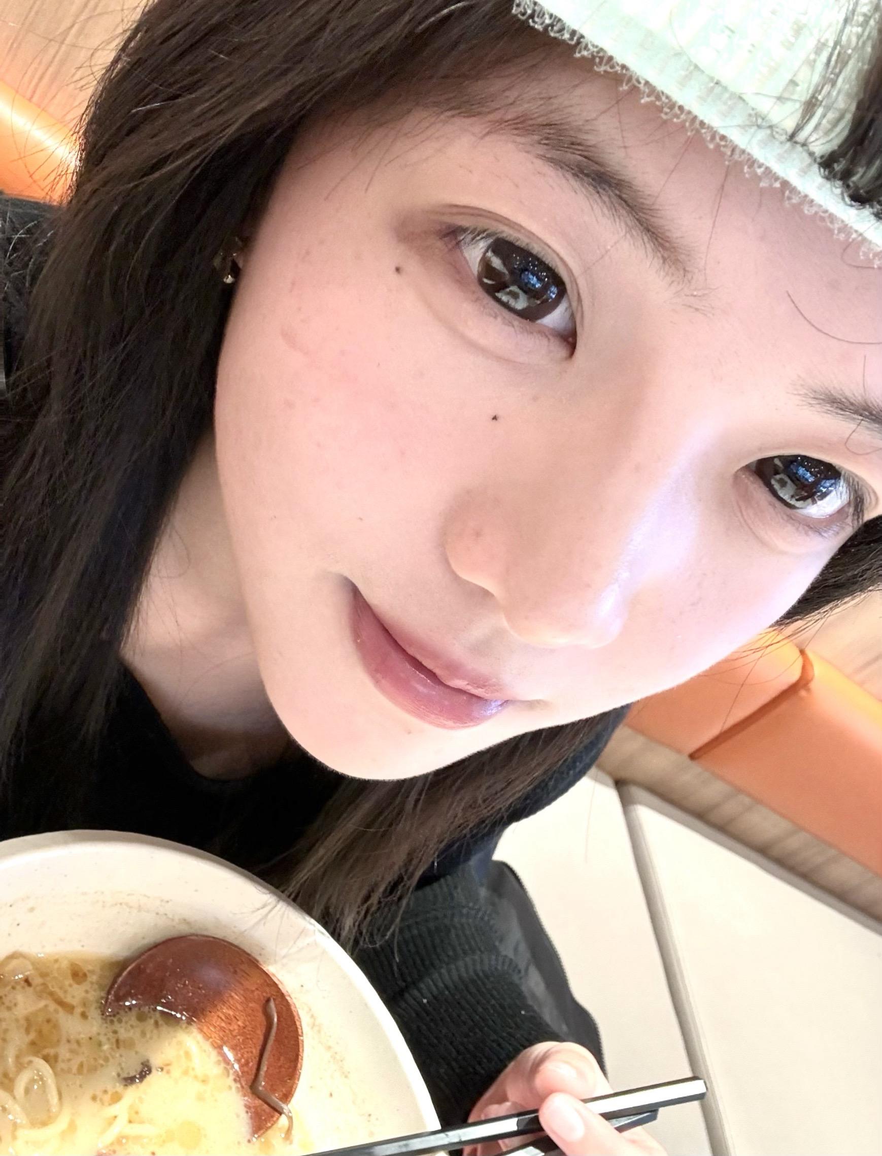 你说日抛很贵 有人会花心思给我买最好最贵的赫莲娜美瞳日抛