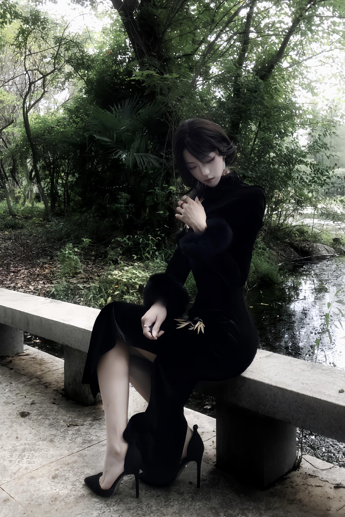 柳下闻瑶琴起舞和一曲。