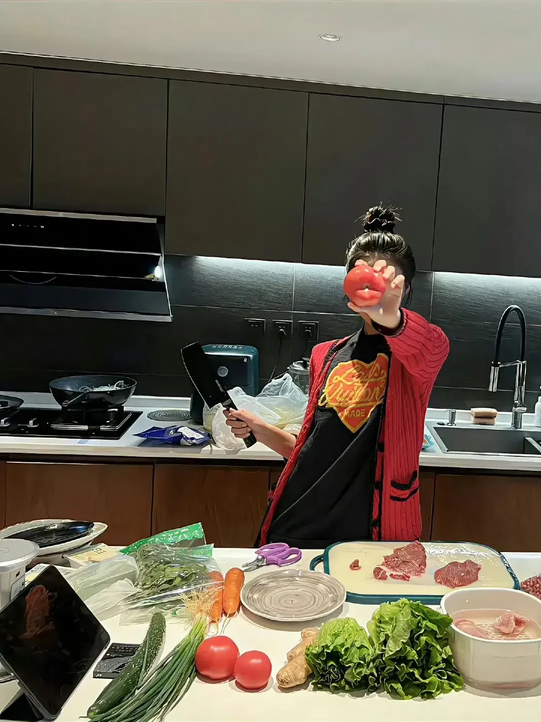 和别人接触上，要学会减少讨好感和敌意感。 讨好感源于恐惧。主要就是恐惧...