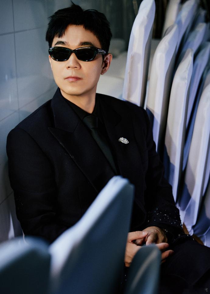 大鹏11年从新人导演成长为最佳导演大鹏获最受传媒关注导演编剧一步一个脚印走完十一