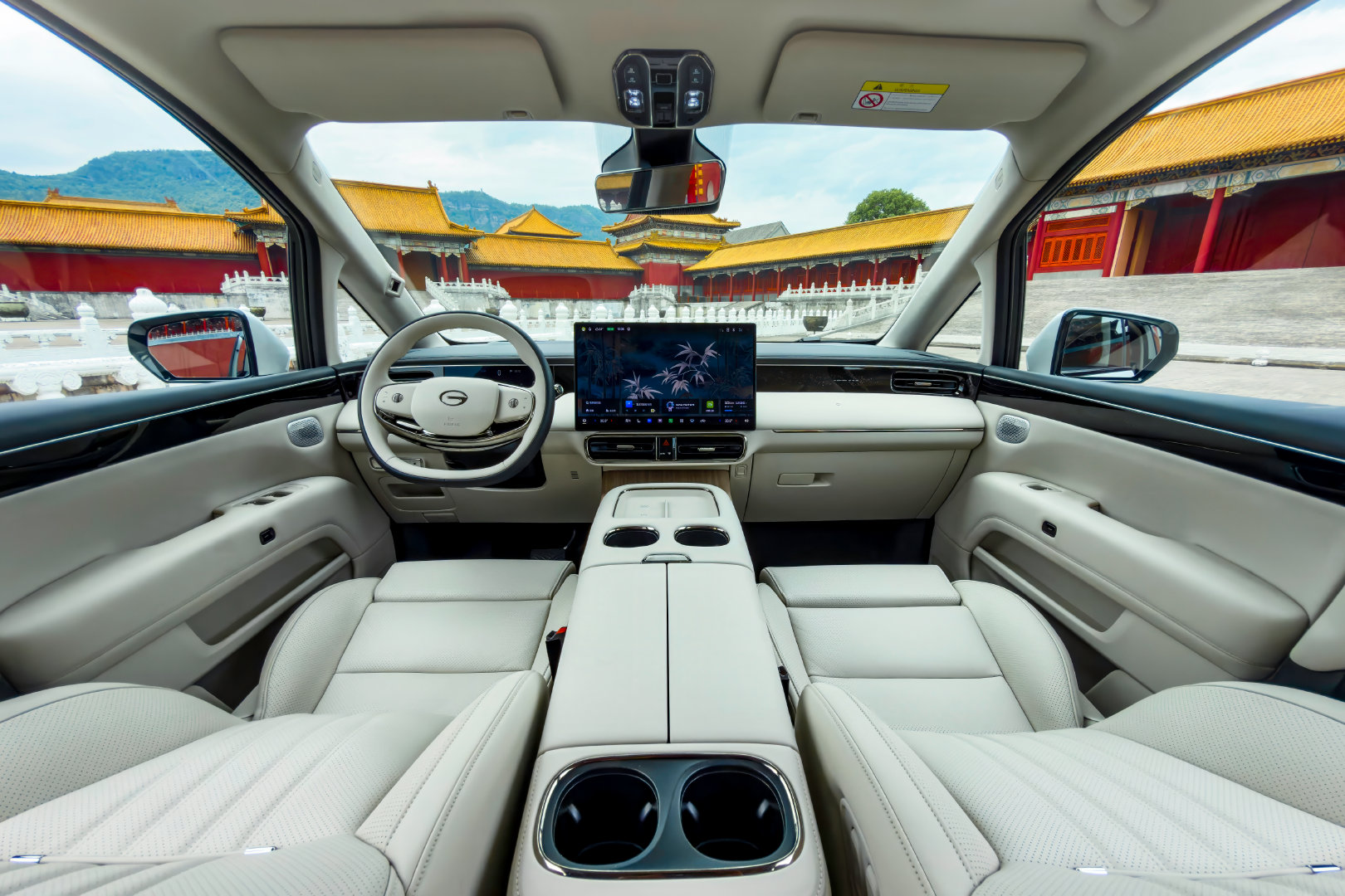 广汽传祺前两天MPV之夜双车齐发，向往M8 PHEV L和全新一代E8 PHEV
