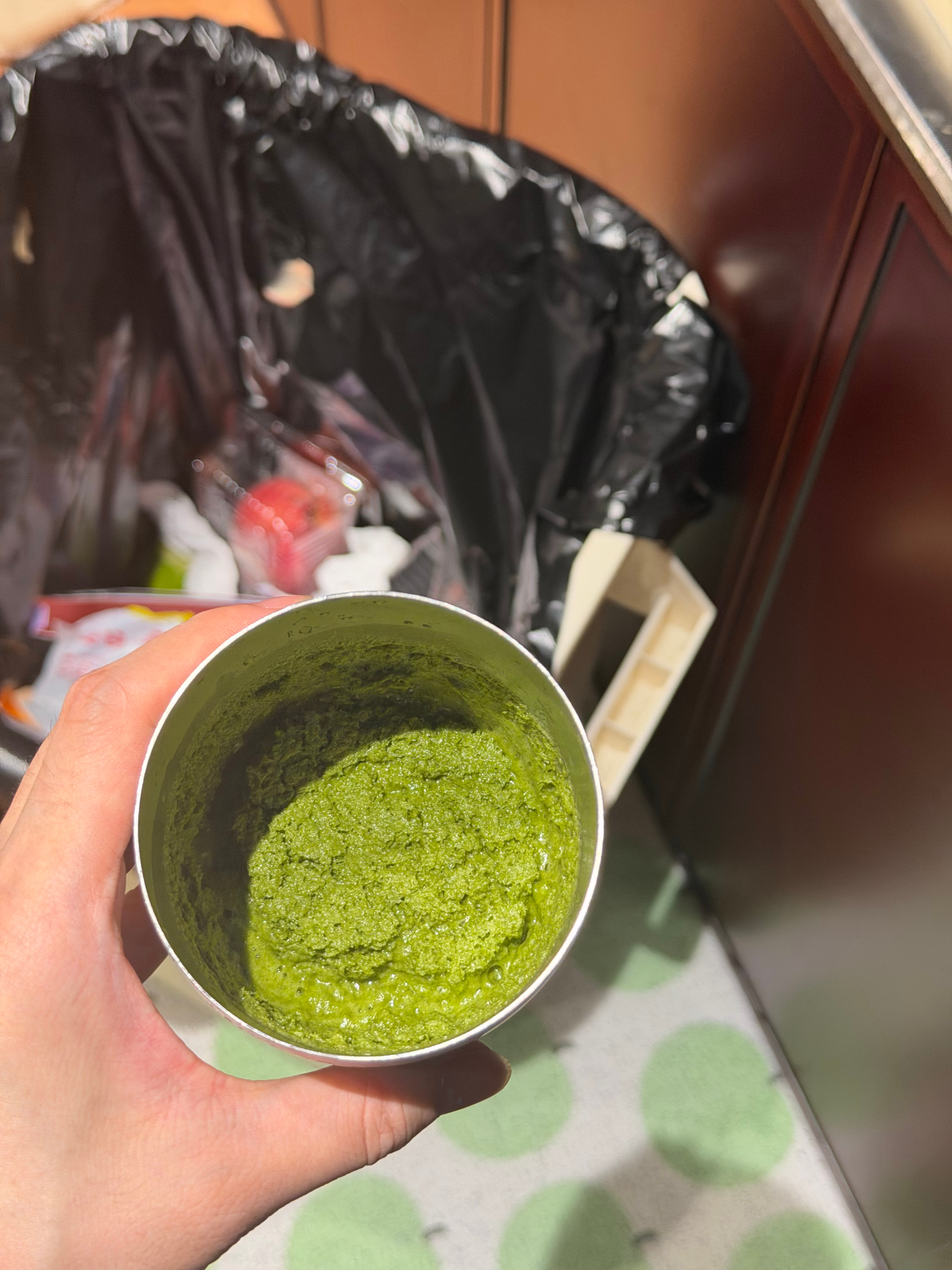 哎 我服了 做抹茶拉莫斯打发完蛋清才想起来没有淡奶油 ，赶紧点了一个外卖，最后就