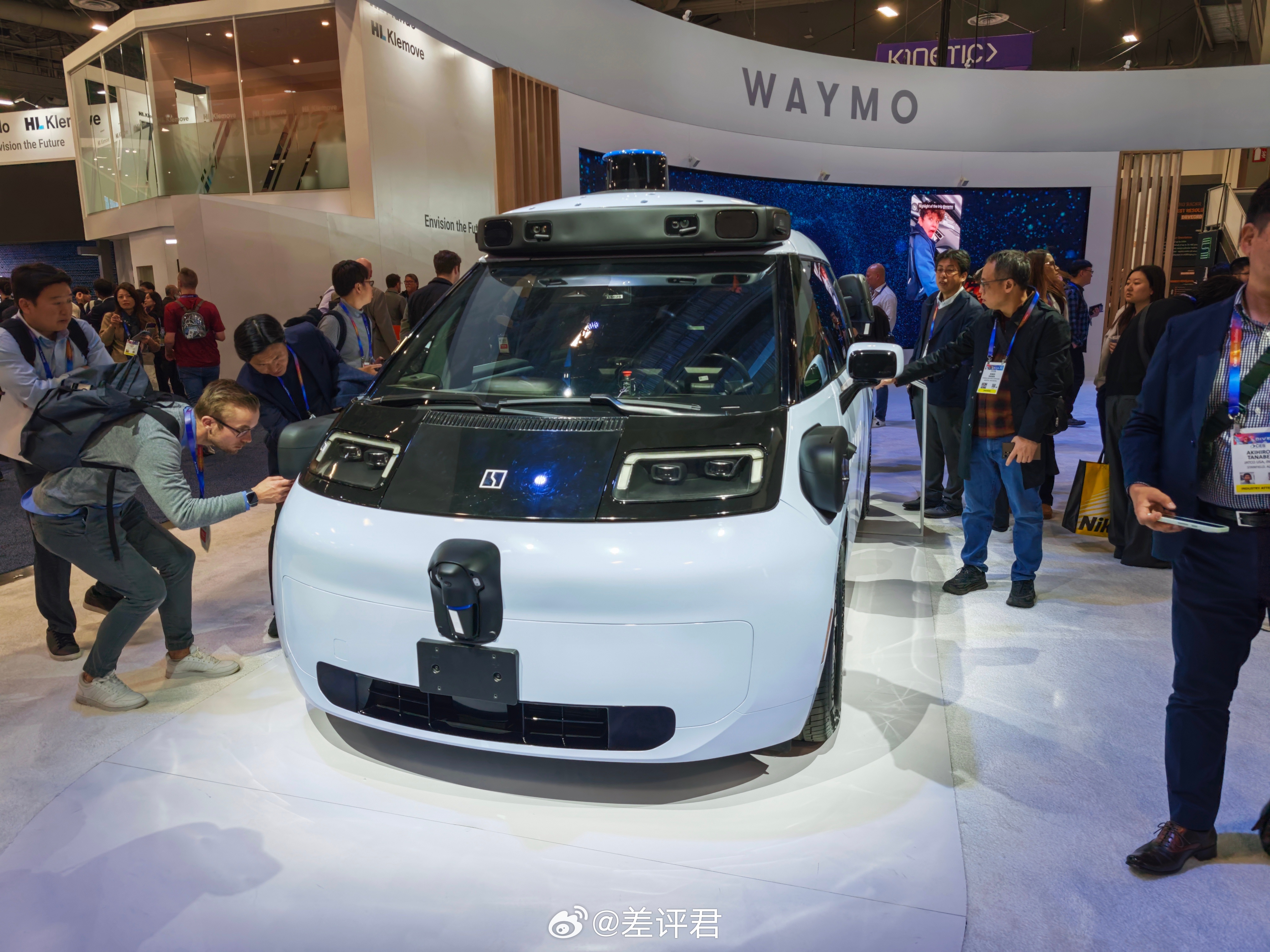 #差评在现场# Waymo的新车型，由极氪生产的Zeekr RT，无驾驶员版宝宝