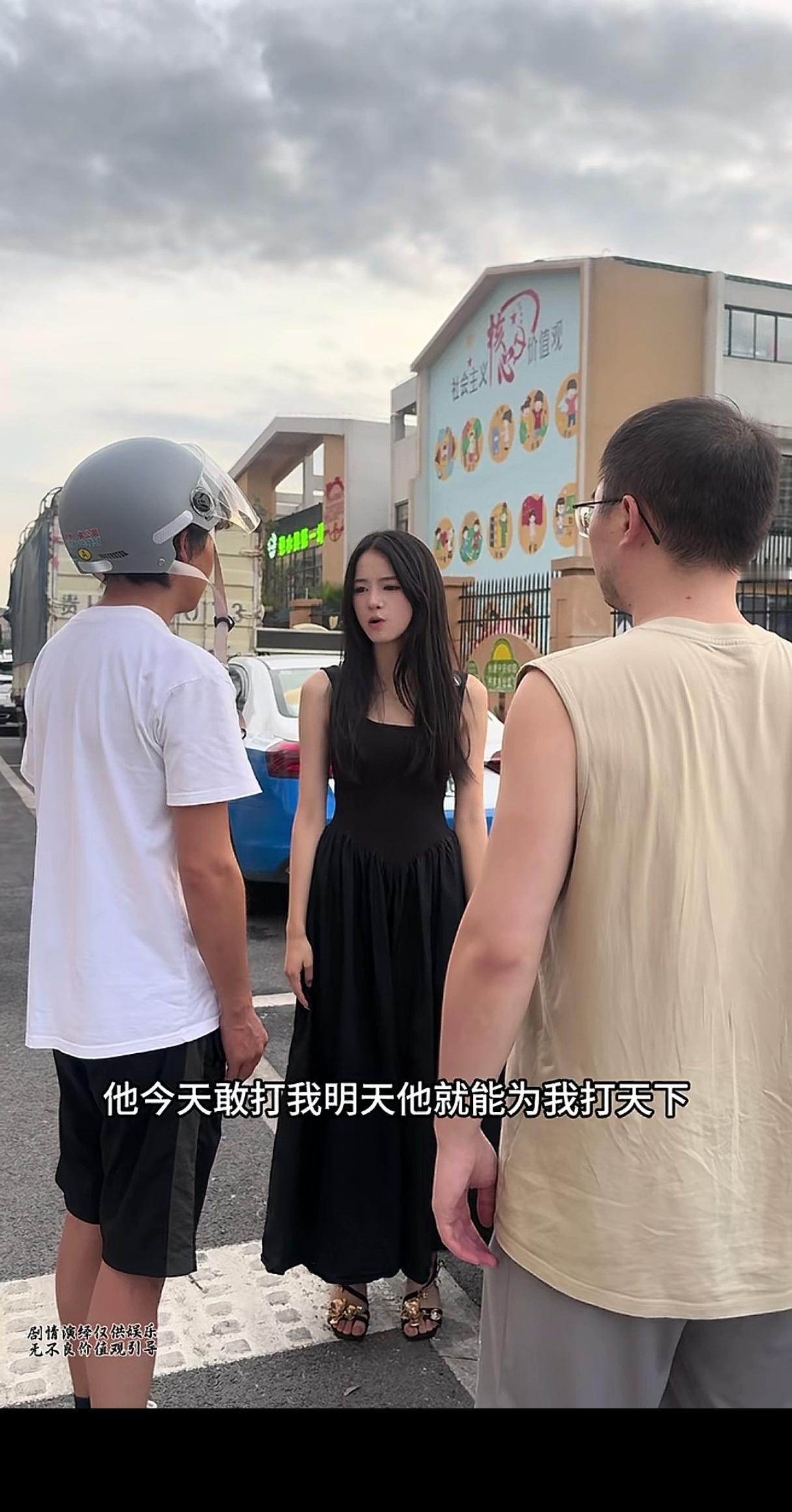 李雷从上海公园相亲角遭围攻的落魄形象，经过不懈努力，借助自媒体开宗立派，建立全网