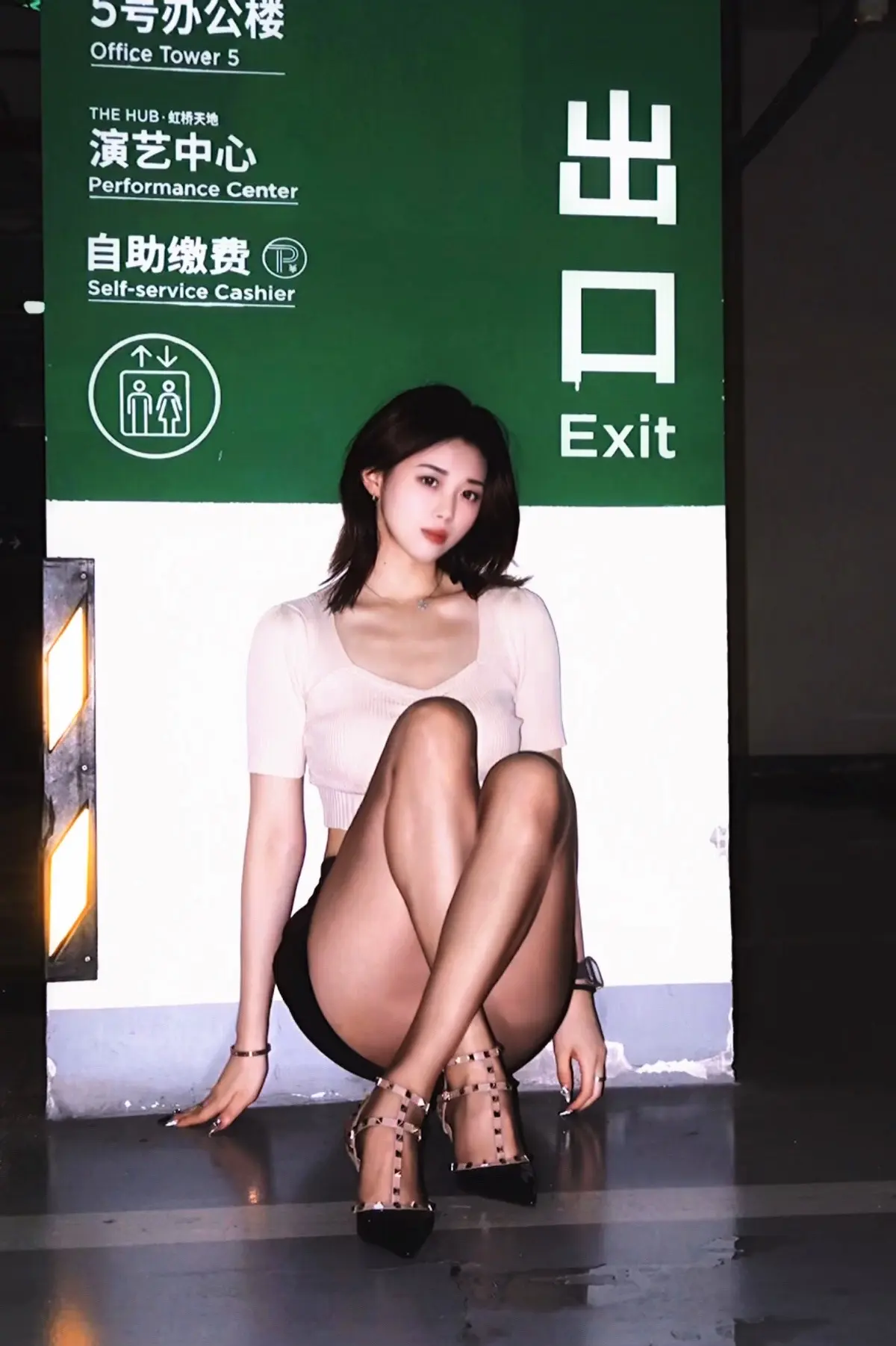 硬曲配硬照。