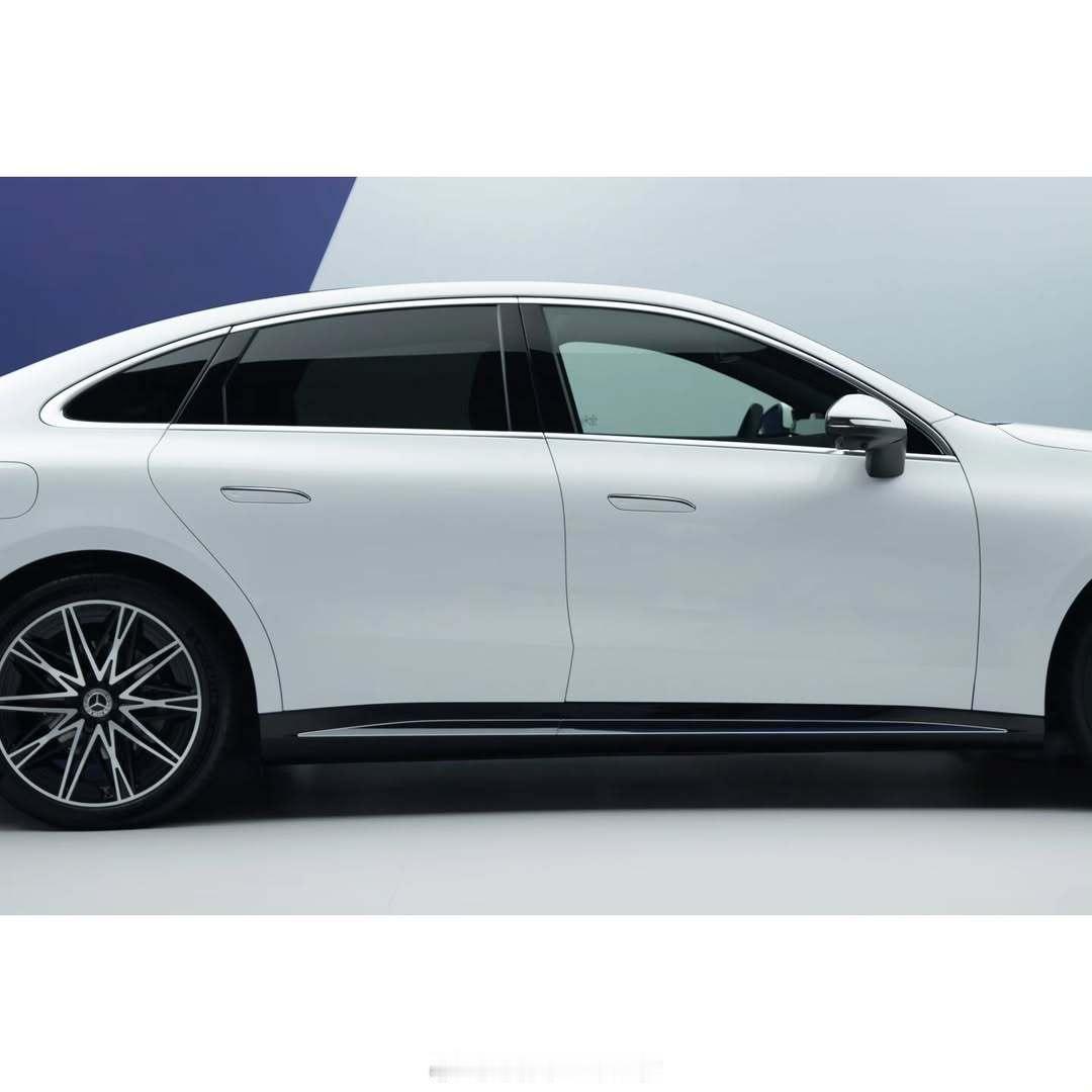 👽全新奔驰纯电C级👽新世代宝马i3哪个设计长在你得审美上？ 