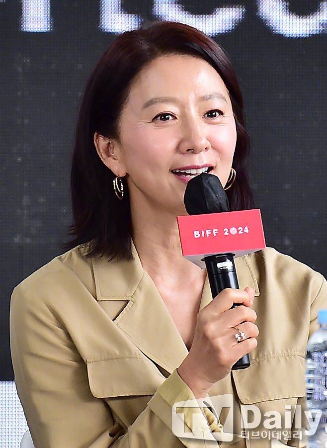 金喜爱[超话] 有望出演JTBC新剧淘金男 女主角。该剧改编自同名英剧，讲述离婚