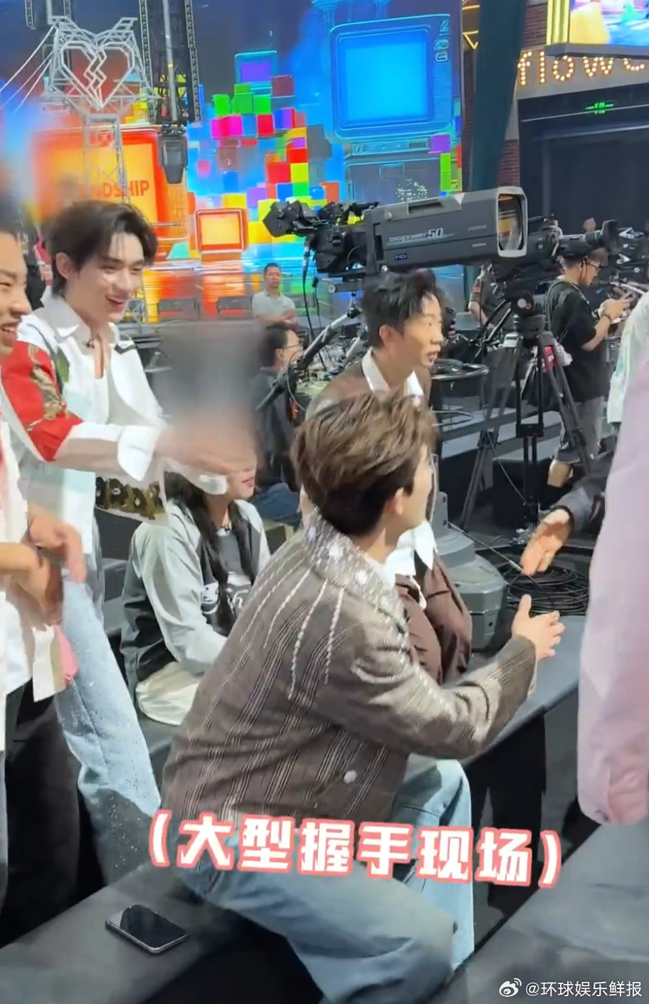 汪苏泷容祖儿徐佳莹ie分明容祖儿这e人属性大爆发，社交起来那叫一个顺风顺水，绝了