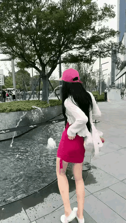 可以把你最近拍的照片分享一下吗哇塞😯这个女孩在干啥？看不懂啊！开心就好！相册里