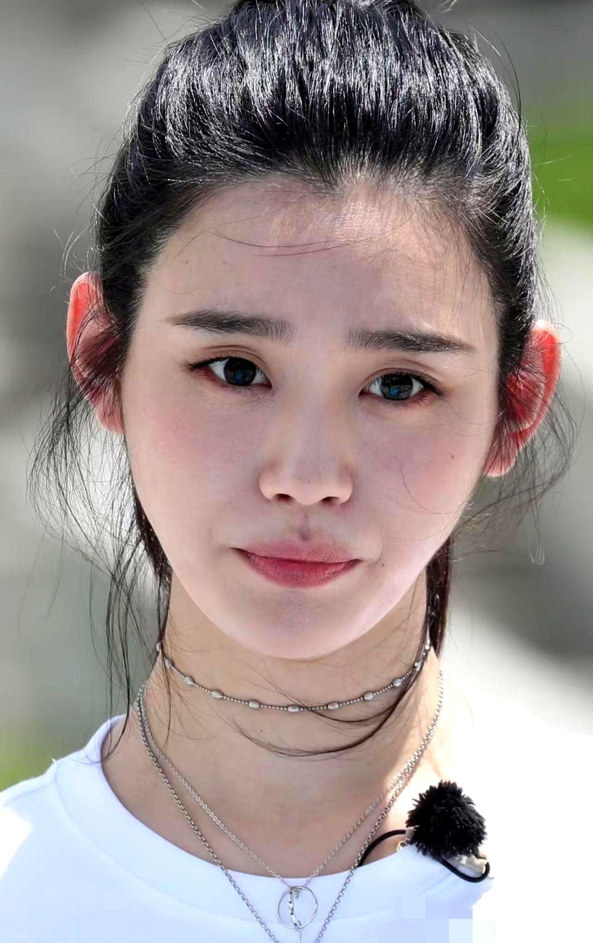 我妈那眼光，真不是盖的。
几年前，电视上奚梦瑶一晃而过，我妈正嗑着瓜子，突然拿遥