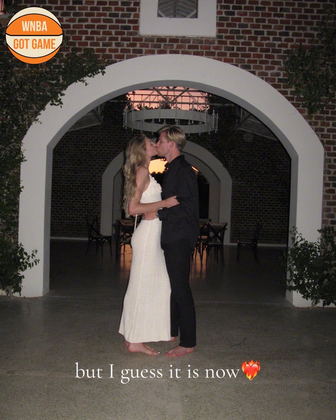 主动才会有故事！卡梅隆-布林克透露是她的未婚夫菲尔特先主动的。菲尔特发了一封邮件