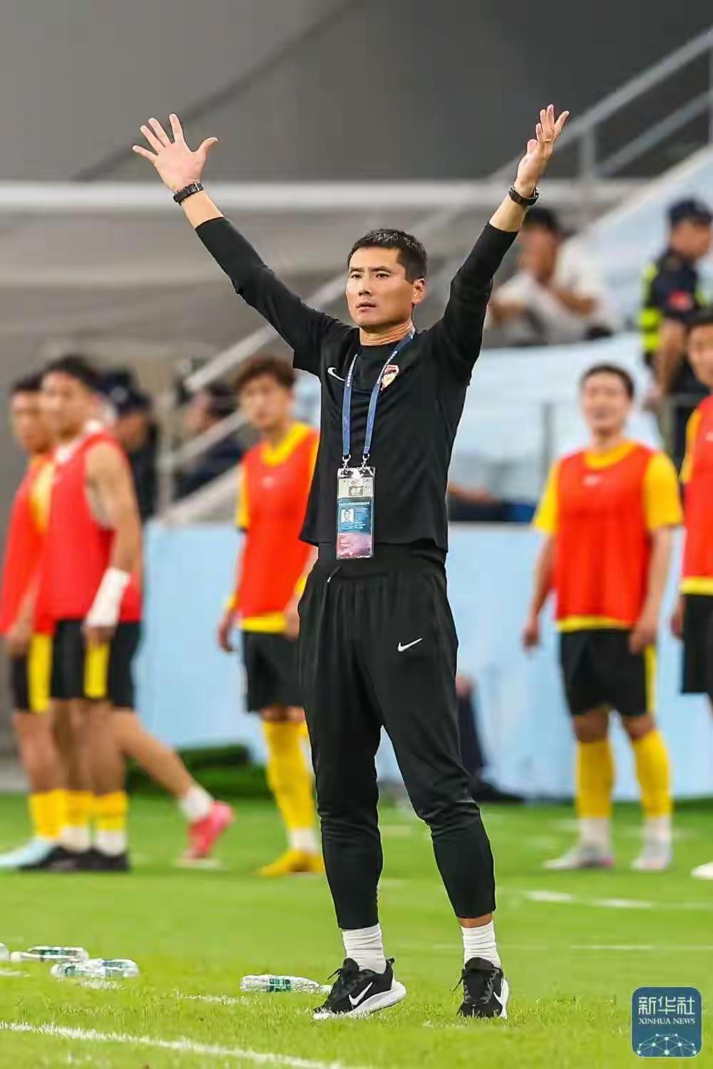 终于，国足主帅的位置在长达半年的空窗期后，终于让青岛西海岸主帅邵佳一上位。也希望