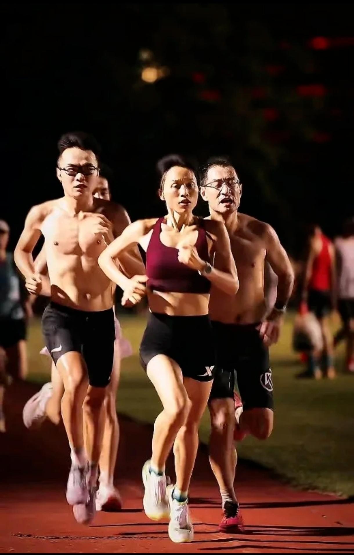 张水华云南高原夏训提前结束！原定闭关两个月备战全马227目标，仅训练一周就因左脚