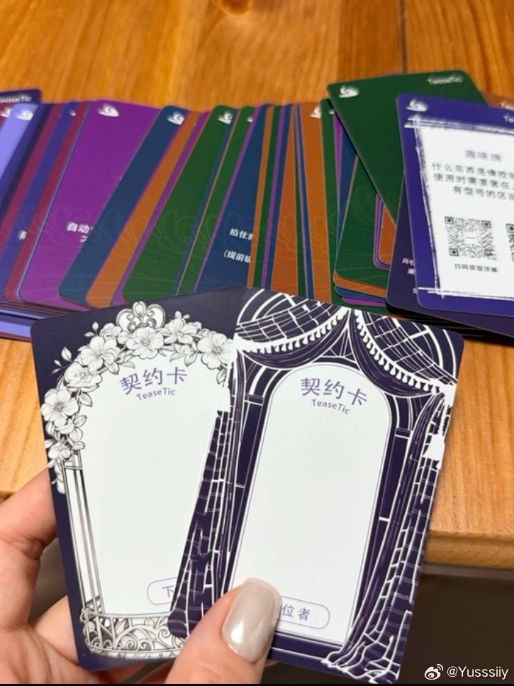 嫡长闺蜜做的卡牌，必须要狠狠支持⬆️从确定要做到收到大货只用了短短30天！是一群