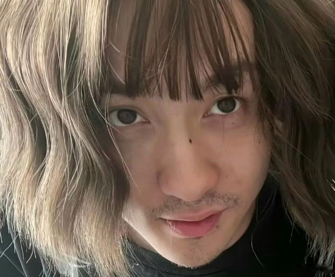 栩你渝生不见面不合体不直播无现在无未来专注爹娘不爱没人要的火兰🌽 