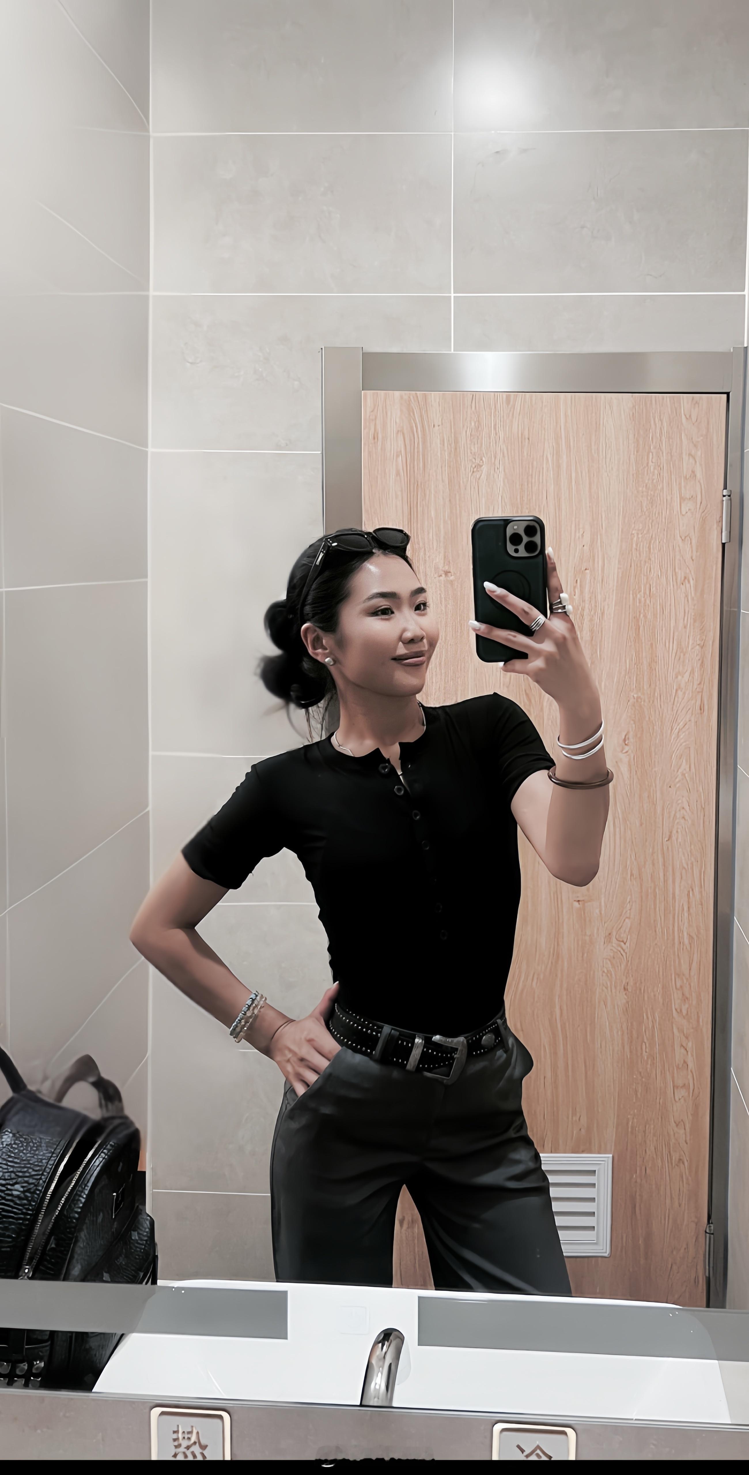 “对我来说瘦到110就足够了🥹”新买的斑纹睡裤还挺不戳🐆🖤 ​​​