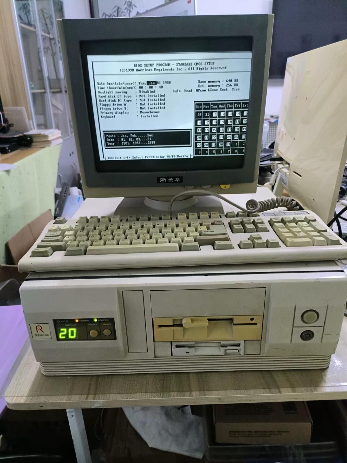 今天在广州鬼市淘了一台386古董电脑；386古董电脑可是计算机历史上的经典。19