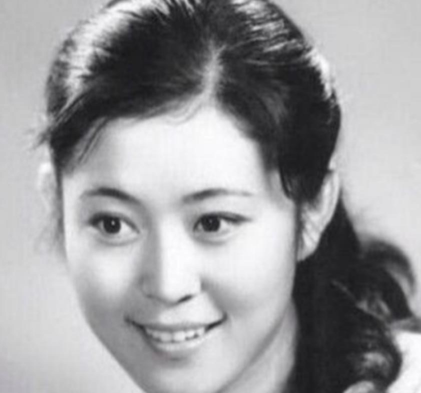 1996年，宋丹丹告诉倪萍，陈凯歌外面有人了。听到这句话，倪萍瞬间被愤怒冲昏了头