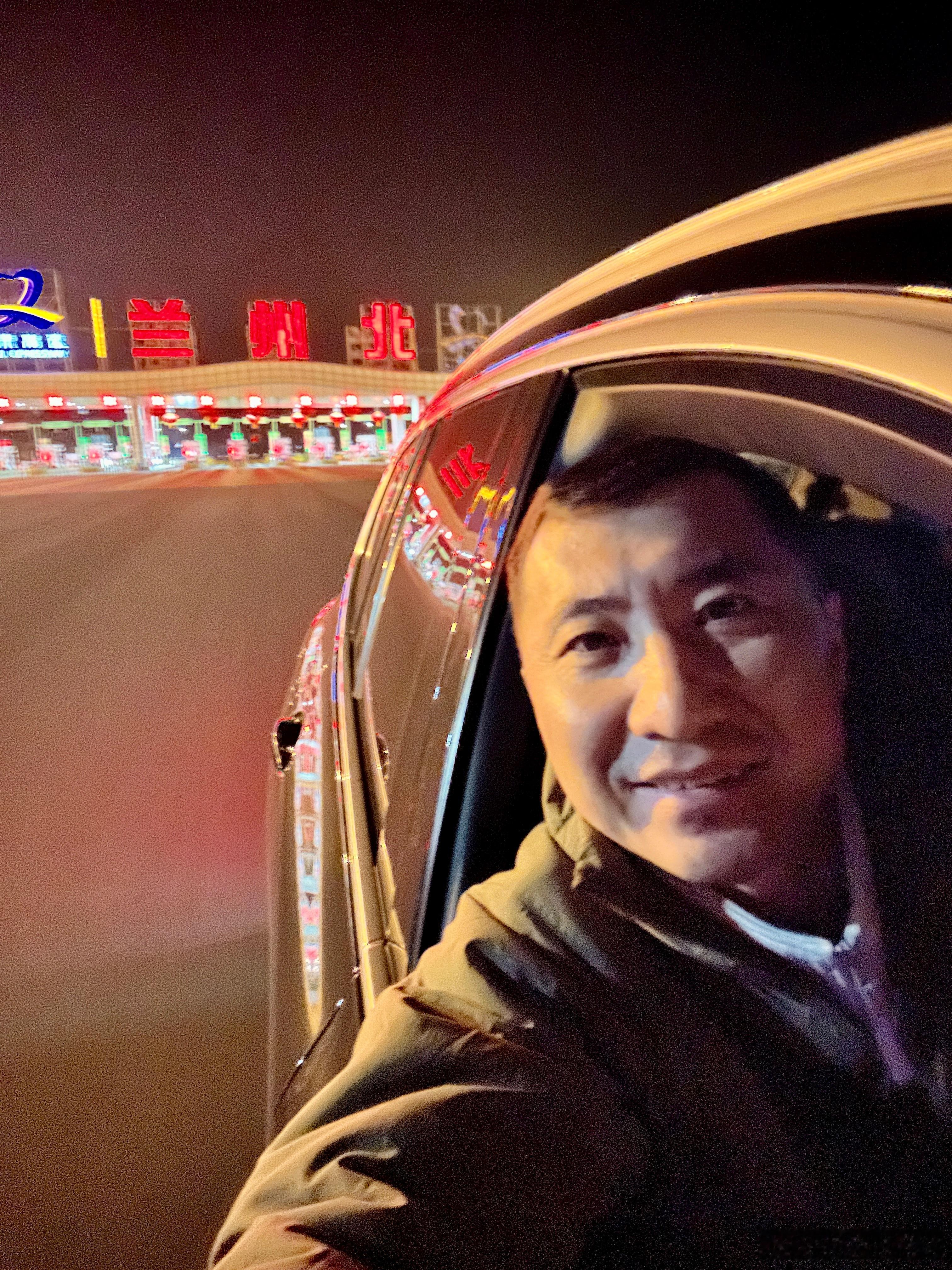 生活就像过山车，你可以在颠簸时尖叫，也可以享受整个过程。好梦~~~ ​​​