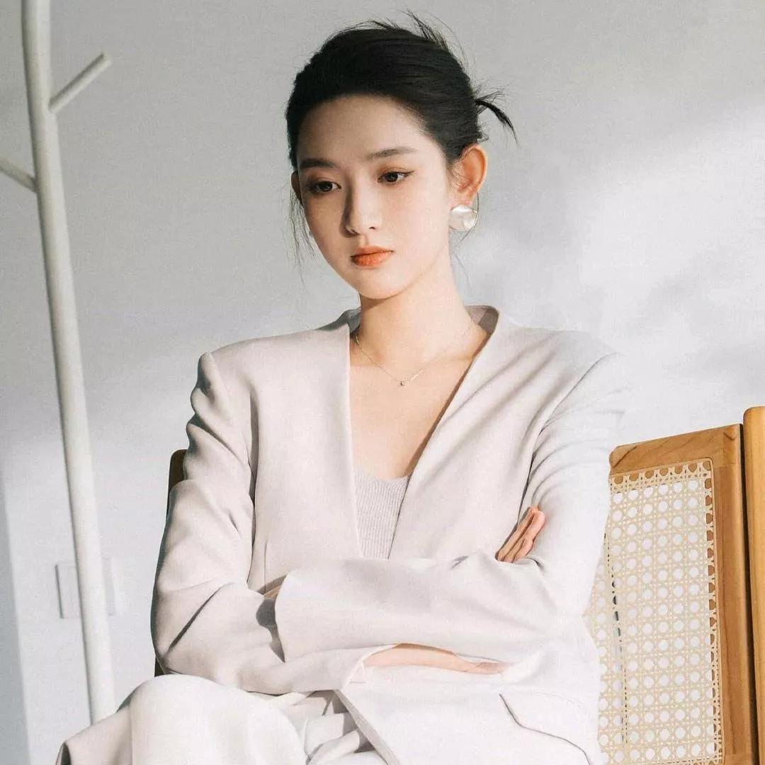 优雅职场风，气质女神范