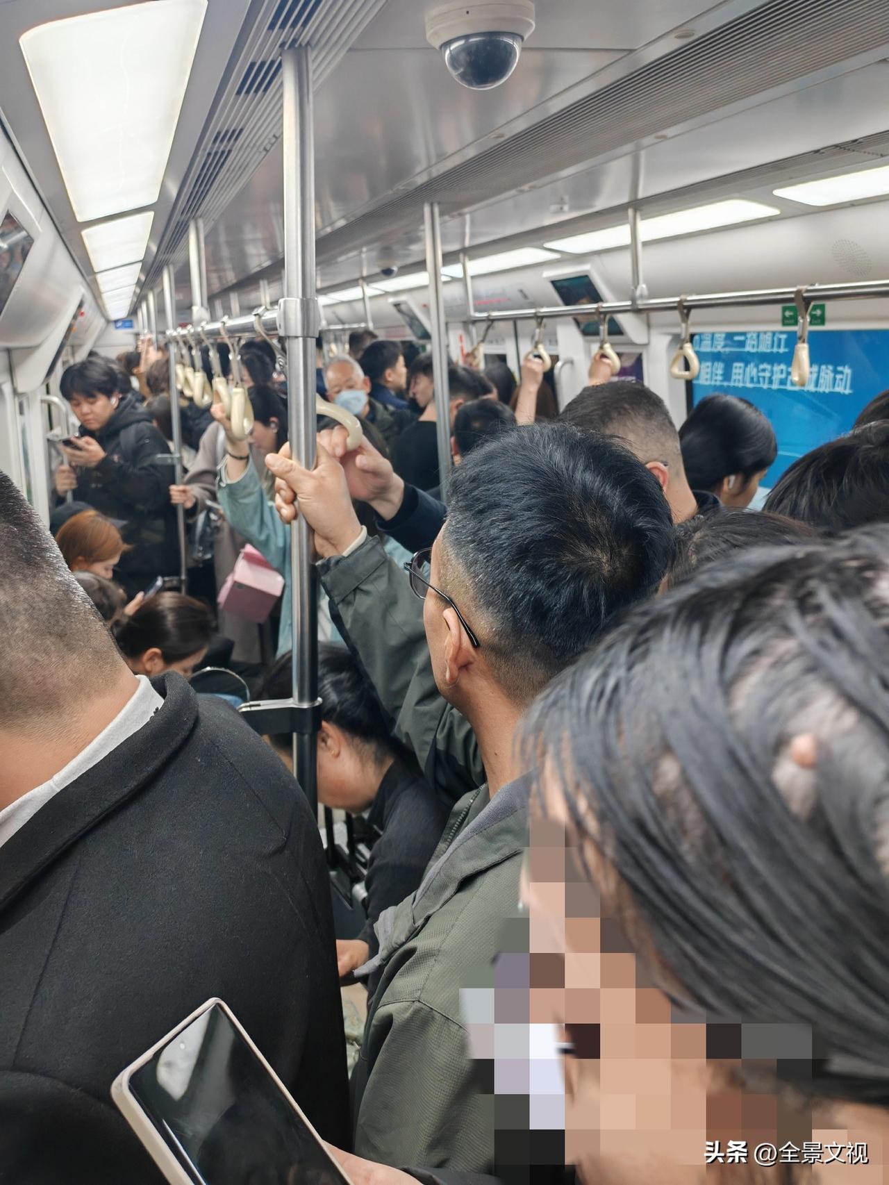 我问一下友友们，最近有没有流感病毒或者新冠？
       昨天去西大街，坐地铁