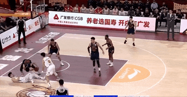 杜锋失算！本以为孙铭徽伤停松口气，没料到广厦还有人才，小外援弗洛伊德打山西连续干