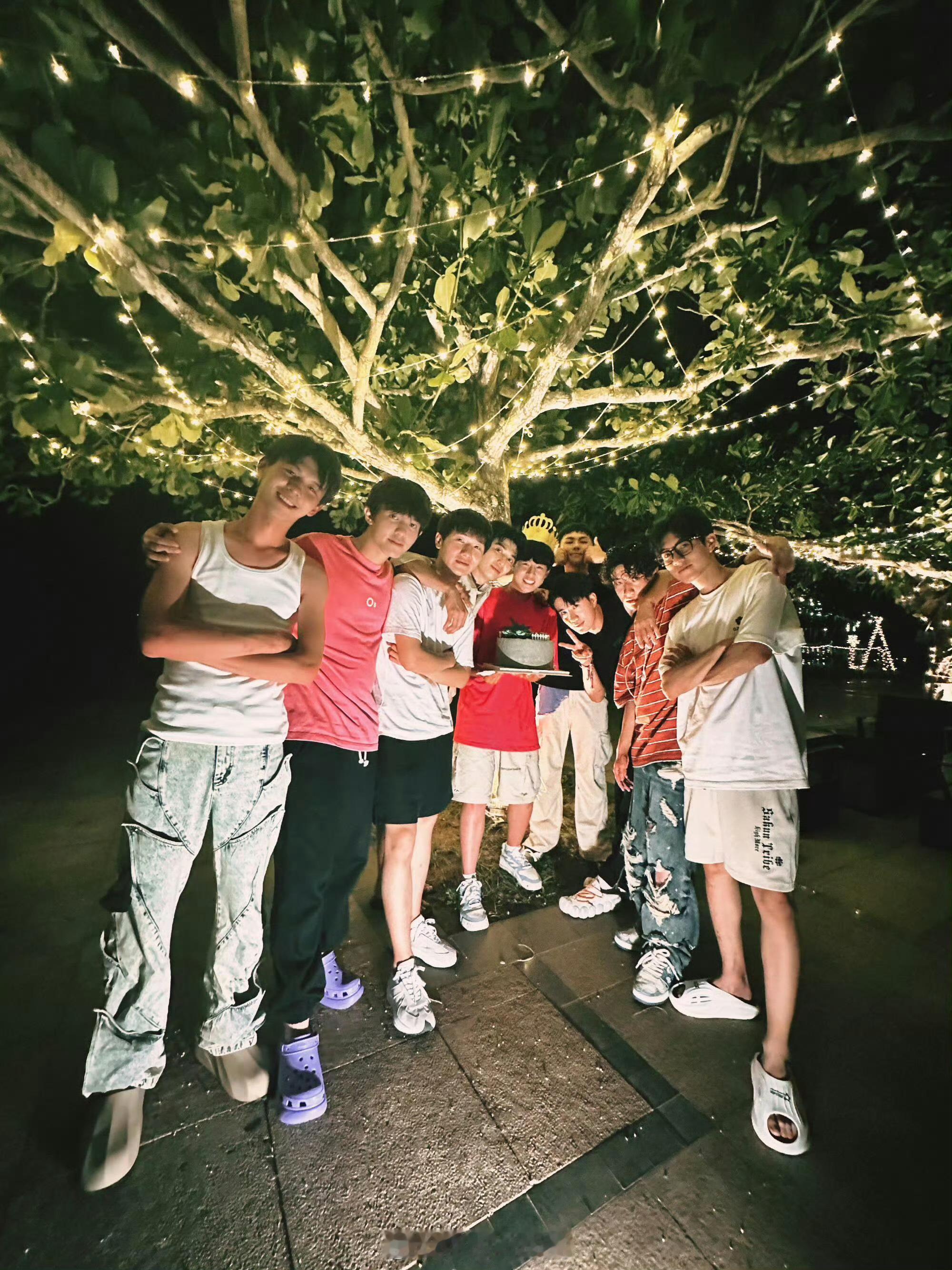 十个勤天我什么时候能为你们花点钱 抢不到真的会emo！看着哥几个吆喝得超卖力，连