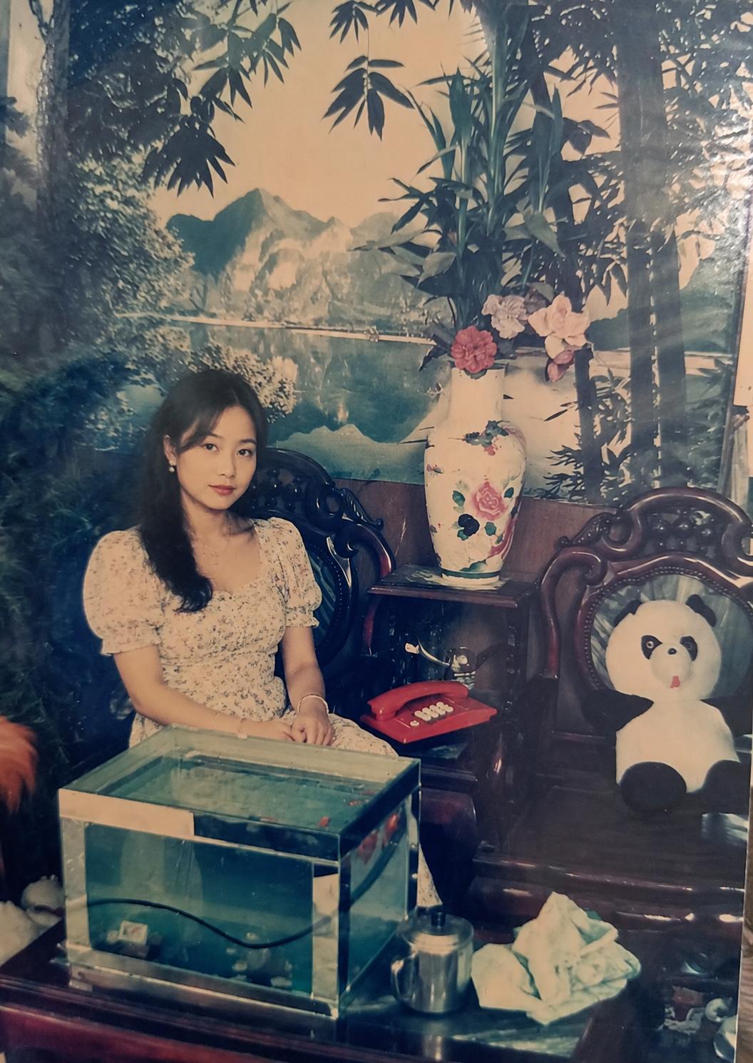 人到了一定的年纪，总会喜欢想想念过去，不经意间翻到这张照片，记忆一下子就跌回了2