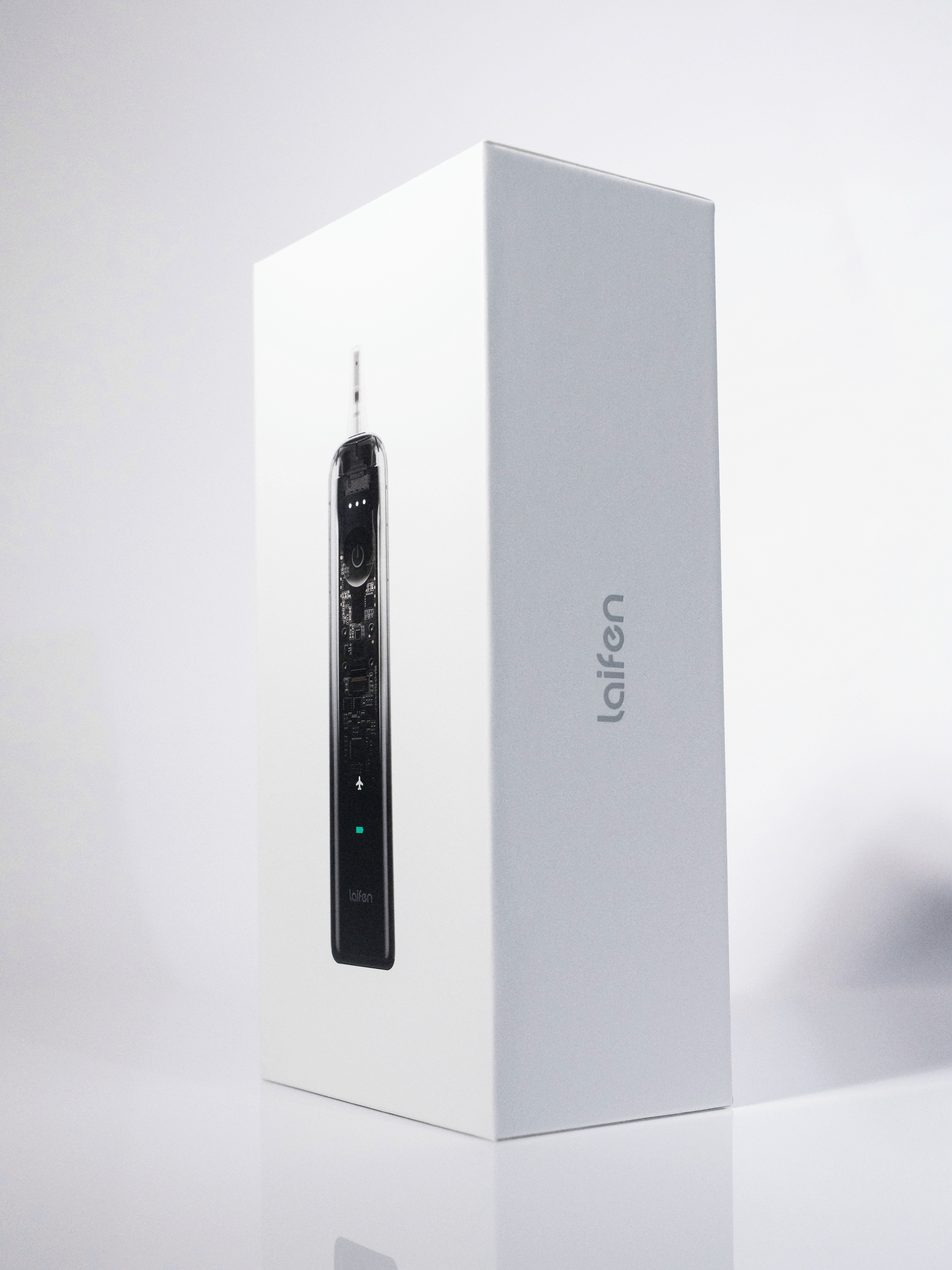 一开始我真以为自己买徕芬是顺便送了个 MagSafe 无线磁吸充电器这个无线充电