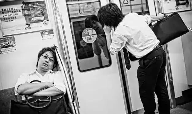 在日本工作的朋友回来了，我问他：那边担心爆发战争吗？他说：“可能你想不到，担心的