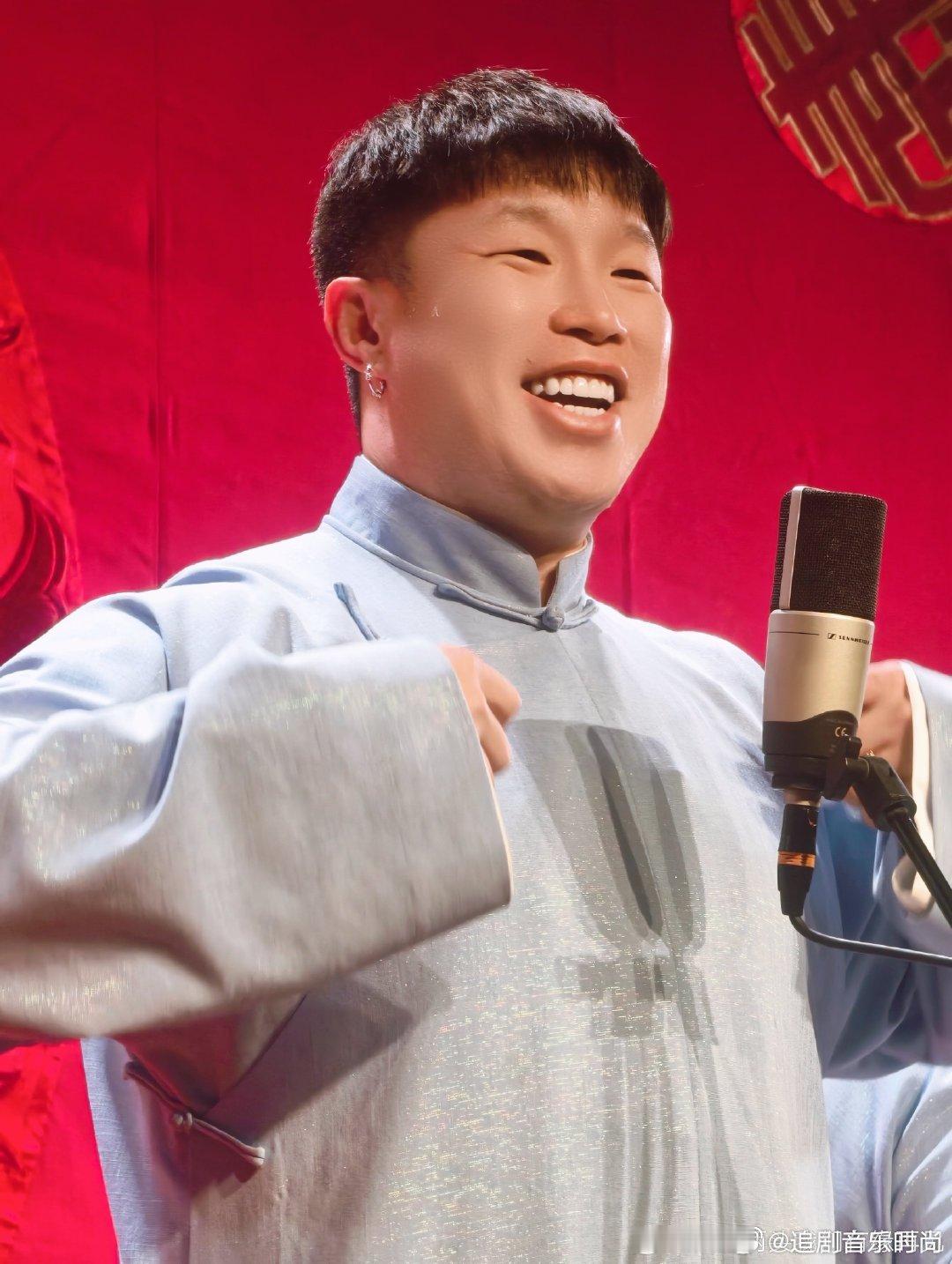 岳云鹏夸烧饼演技岳云鹏夸低智商犯罪烧饼演技 听小岳岳说烧饼演得“够傻够真实”，我