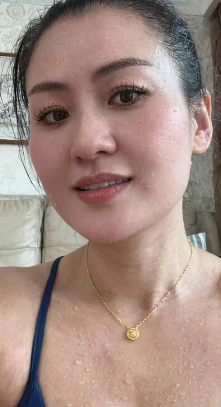 你们老说要素颜好看，我就再发一张让你们乐一下，别嫌我丑哦😑噜噜啊咕噜 嘎嘎顺嘎